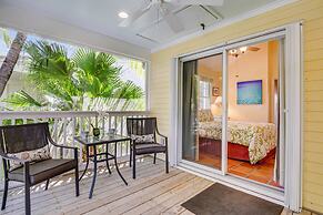 Cottage by the Pool by Avantstay w/ Balcony, BBQ & Shared Pool! Month 