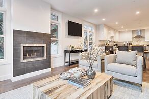 Webster by Avantstay Central Location w/ Hot Tub and Patio