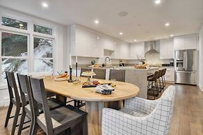 Webster by Avantstay Central Location w/ Hot Tub and Patio