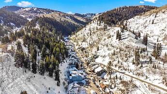 Webster by Avantstay Central Location w/ Hot Tub and Patio