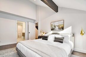 Webster by Avantstay Central Location w/ Hot Tub and Patio