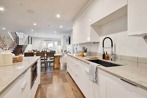 Webster by Avantstay Central Location w/ Hot Tub and Patio