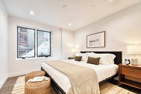 Webster by Avantstay Central Location w/ Hot Tub and Patio