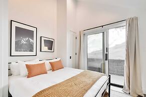 Webster by Avantstay Central Location w/ Hot Tub and Patio