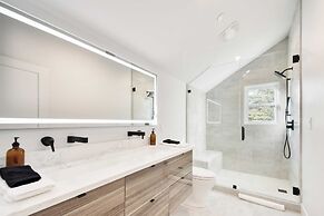 Webster by Avantstay Central Location w/ Hot Tub and Patio