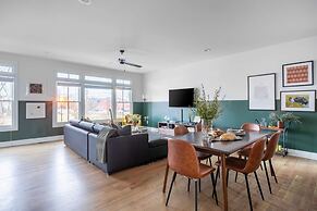 Tammy by Avantstay Chic 4BR Condo in Heart of Nashville