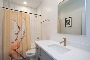 Franklin by Avantstay Trendy Townhouse in Great Location w/ Private Ro