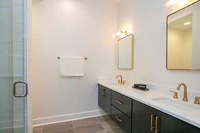 Franklin by Avantstay Trendy Townhouse in Great Location w/ Private Ro