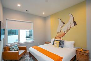 Franklin by Avantstay Trendy Townhouse in Great Location w/ Private Ro