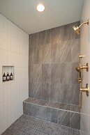 Franklin by Avantstay Trendy Townhouse in Great Location w/ Private Ro