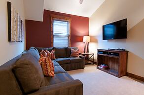 Norfolk Retreat by Avantstay Luxurious Mountain Home w/ Hot Tub