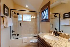 Norfolk Retreat by Avantstay Luxurious Mountain Home w/ Hot Tub