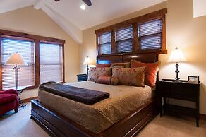 Norfolk Retreat by Avantstay Luxurious Mountain Home w/ Hot Tub