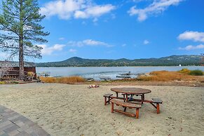 Lagunita Shores by Avantstay Beautiful Lakefront Mansion w/ Hot Tub & 