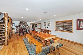 Lagunita Shores by Avantstay Beautiful Lakefront Mansion w/ Hot Tub & 