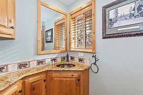 Lagunita Shores by Avantstay Beautiful Lakefront Mansion w/ Hot Tub & 