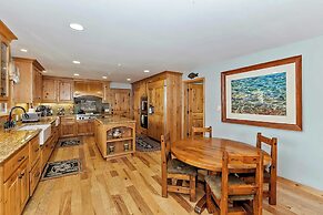 Lagunita Shores by Avantstay Beautiful Lakefront Mansion w/ Hot Tub & 