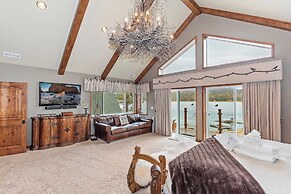 Lagunita Shores by Avantstay Beautiful Lakefront Mansion w/ Hot Tub & 