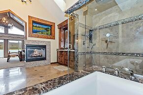 Lagunita Shores by Avantstay Beautiful Lakefront Mansion w/ Hot Tub & 