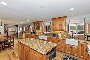 Lagunita Shores by Avantstay Beautiful Lakefront Mansion w/ Hot Tub & 