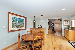 Lagunita Shores by Avantstay Beautiful Lakefront Mansion w/ Hot Tub & 