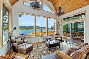 Lagunita Shores by Avantstay Beautiful Lakefront Mansion w/ Hot Tub & 