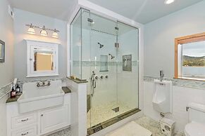 Lagunita Shores by Avantstay Beautiful Lakefront Mansion w/ Hot Tub & 