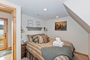 Lagunita Shores by Avantstay Beautiful Lakefront Mansion w/ Hot Tub & 