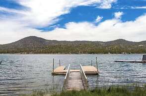 Lagunita Shores by Avantstay Beautiful Lakefront Mansion w/ Hot Tub & 