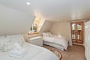 Lagunita Shores by Avantstay Beautiful Lakefront Mansion w/ Hot Tub & 