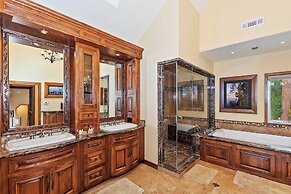 Lagunita Shores by Avantstay Beautiful Lakefront Mansion w/ Hot Tub & 