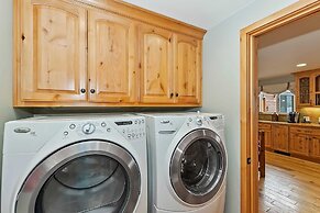 Lagunita Shores by Avantstay Beautiful Lakefront Mansion w/ Hot Tub & 