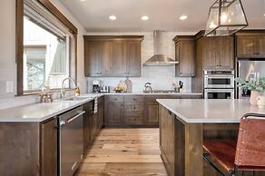 Starview at Brasada Ranch Resort by Avantstay Stunning Home w/ Hottub 