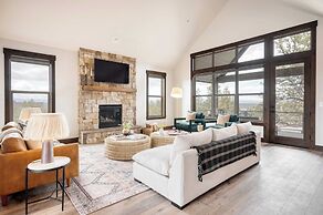 Starview at Brasada Ranch Resort by Avantstay Stunning Home w/ Hottub 