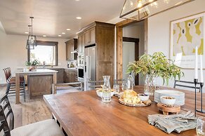 Starview at Brasada Ranch Resort by Avantstay Stunning Home w/ Hottub 