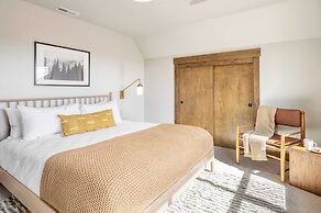 Starview at Brasada Ranch Resort by Avantstay Stunning Home w/ Hottub 