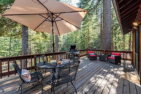 Whiskey Springs by Avantstay Classic Cabin Near Tahoe Donner Ski Area!