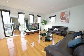 Luxury 7BRM Lakeside BigHouse Point Cook