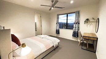 Luxury 7BRM Lakeside BigHouse Point Cook