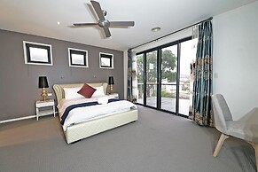 Luxury 7BRM Lakeside BigHouse Point Cook