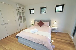 Luxury 7BRM Lakeside BigHouse Point Cook