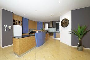 Luxury 7BRM Lakeside BigHouse Point Cook