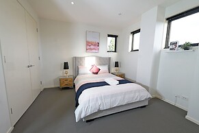 Luxury 7BRM Lakeside BigHouse Point Cook