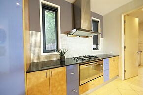 Luxury 7BRM Lakeside BigHouse Point Cook