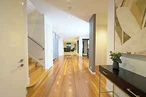 Luxury 7BRM Lakeside BigHouse Point Cook