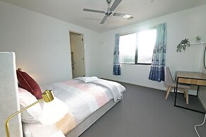 Luxury 7BRM Lakeside BigHouse Point Cook