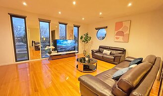 Luxury 7BRM Lakeside BigHouse Point Cook