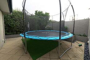 Luxury 7BRM Lakeside BigHouse Point Cook