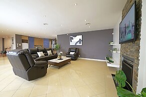 Luxury 7BRM Lakeside BigHouse Point Cook