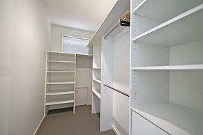 Luxury 7BRM Lakeside BigHouse Point Cook